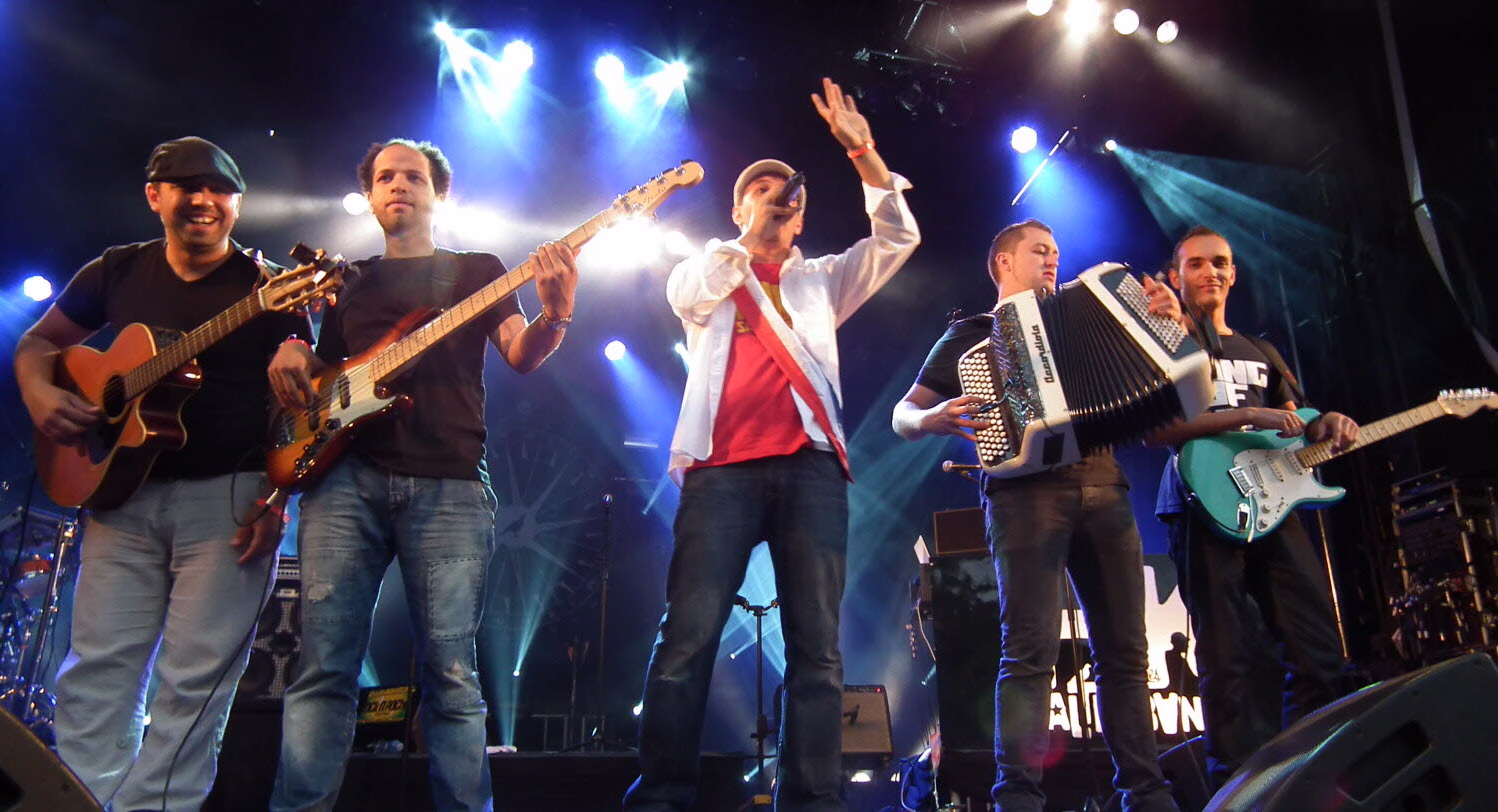 HK & les saltimbanks  - photo